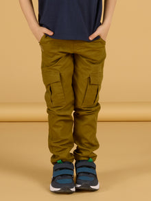  Green cargo pants with big pockets