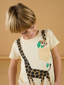  Giraffe pattern t-shirt